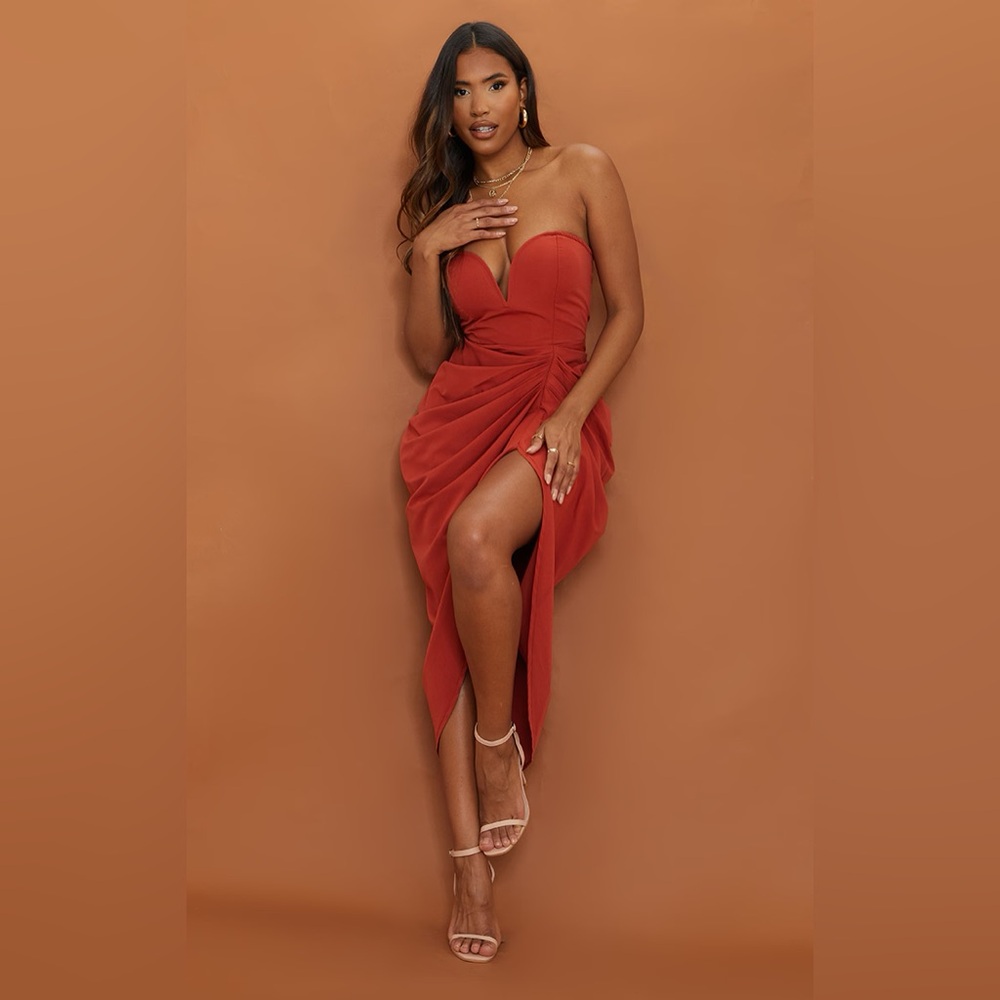 PRETTYLITTLETHING Rust Woven Bandeau V Bar Gathered Hip Midi Dress